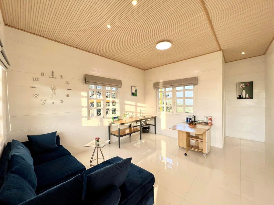 Khu vực sinh hoạt tại farmstay gần hồ Tà Đùng