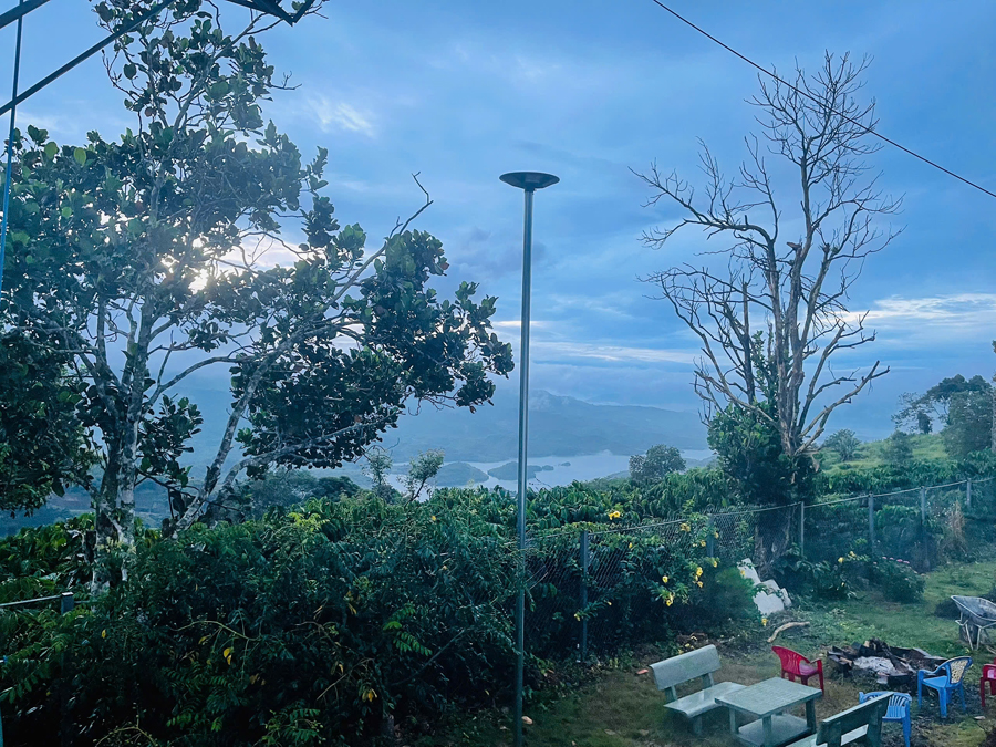 View hồ buổi sáng tại farmstay Tà Đùng