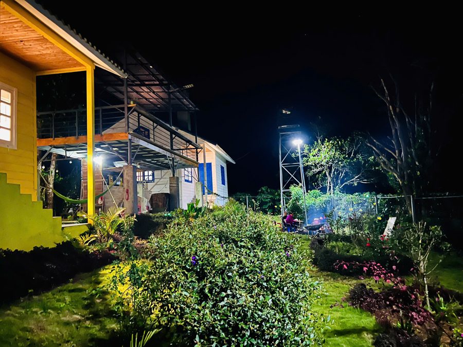 Khu vườn farmstay lên đèn buổi tối